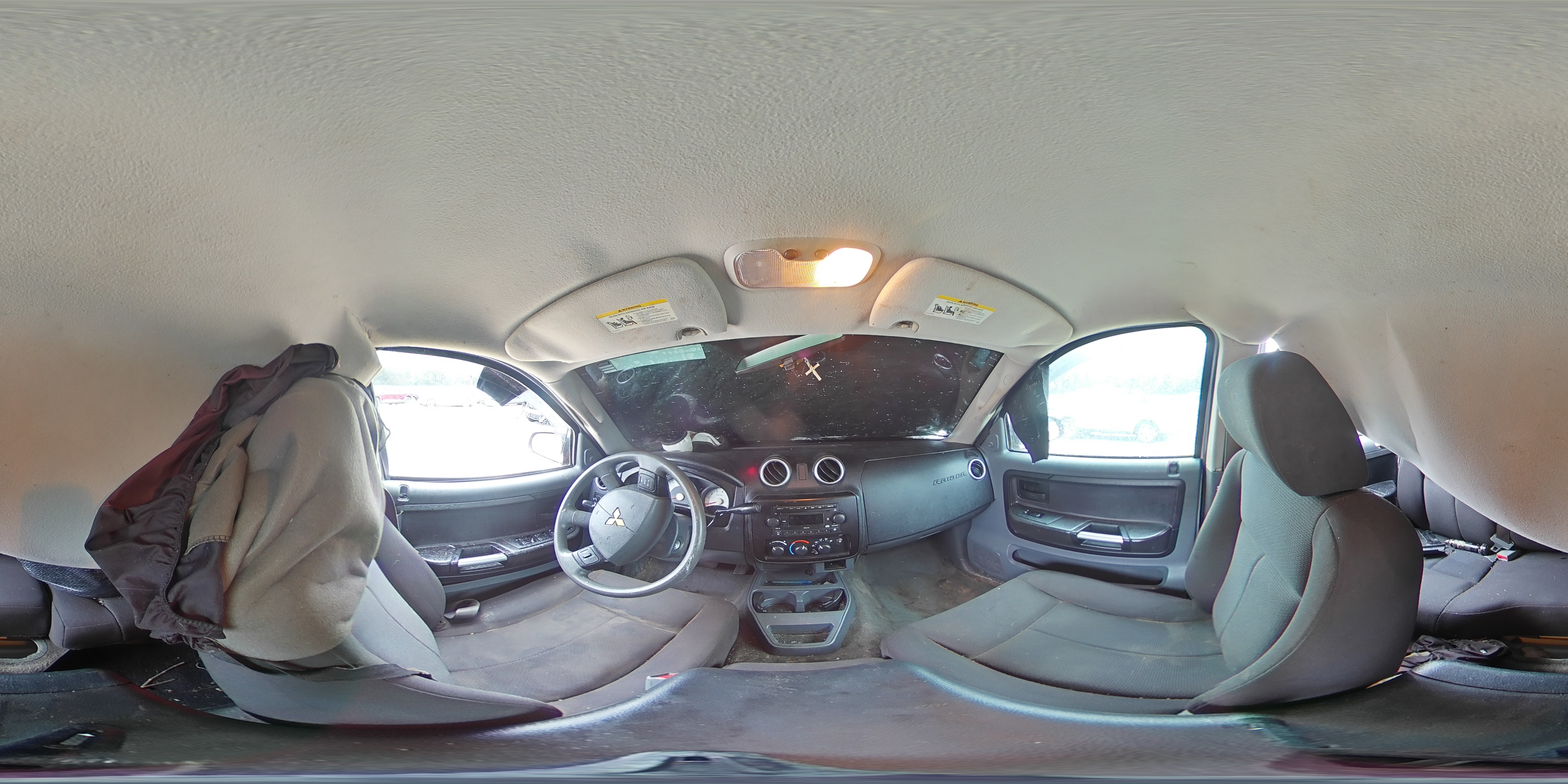 2007 Mitsubishi Raider - Image 13