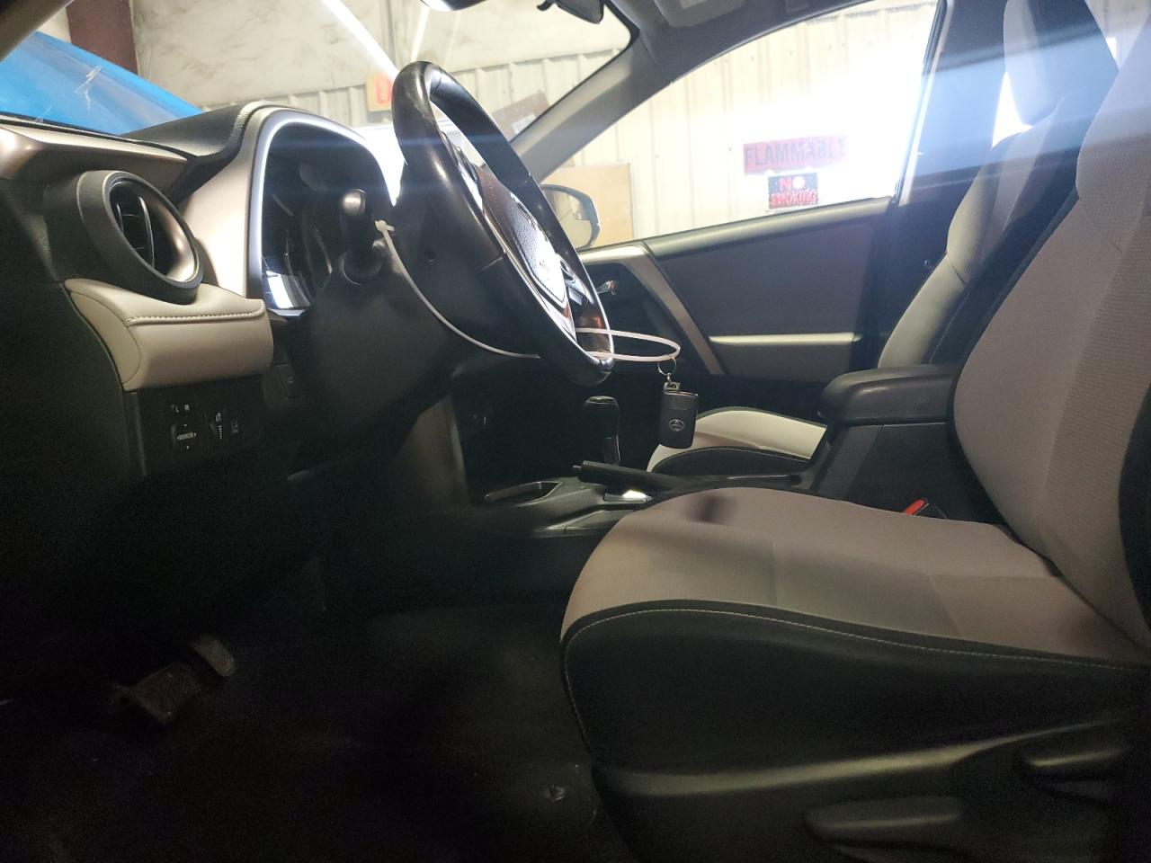 2017 Toyota RAV 4 - Image 7