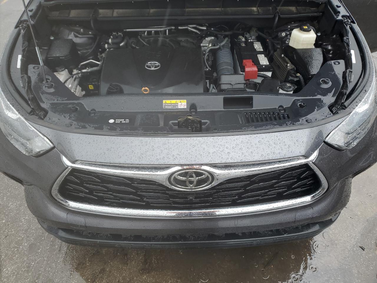 2022 Toyota Highlander - Image 12