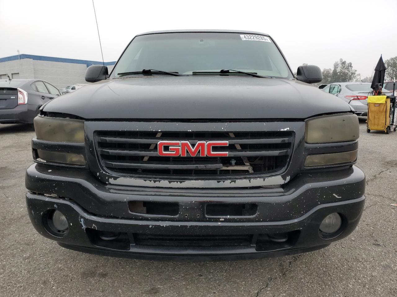 2005 GMC Sierra - Image 5