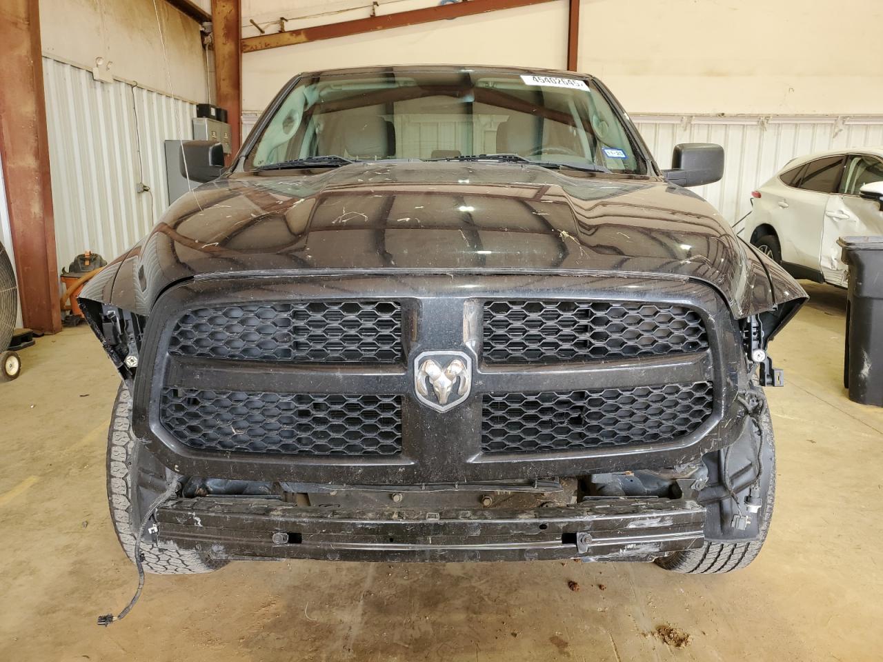 2016 RAM 1500 - Image 5
