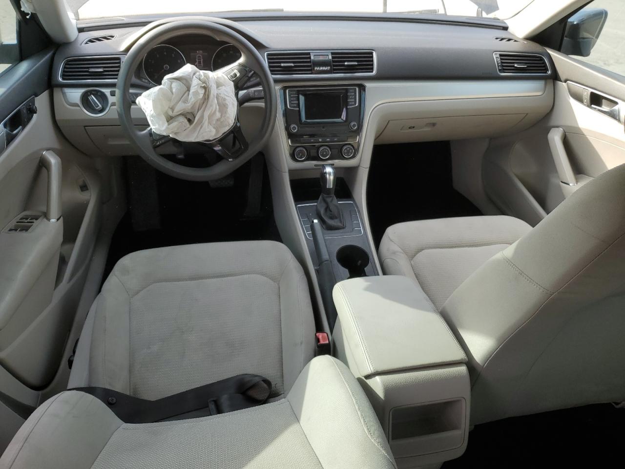 2018 Volkswagen Passat - Image 8