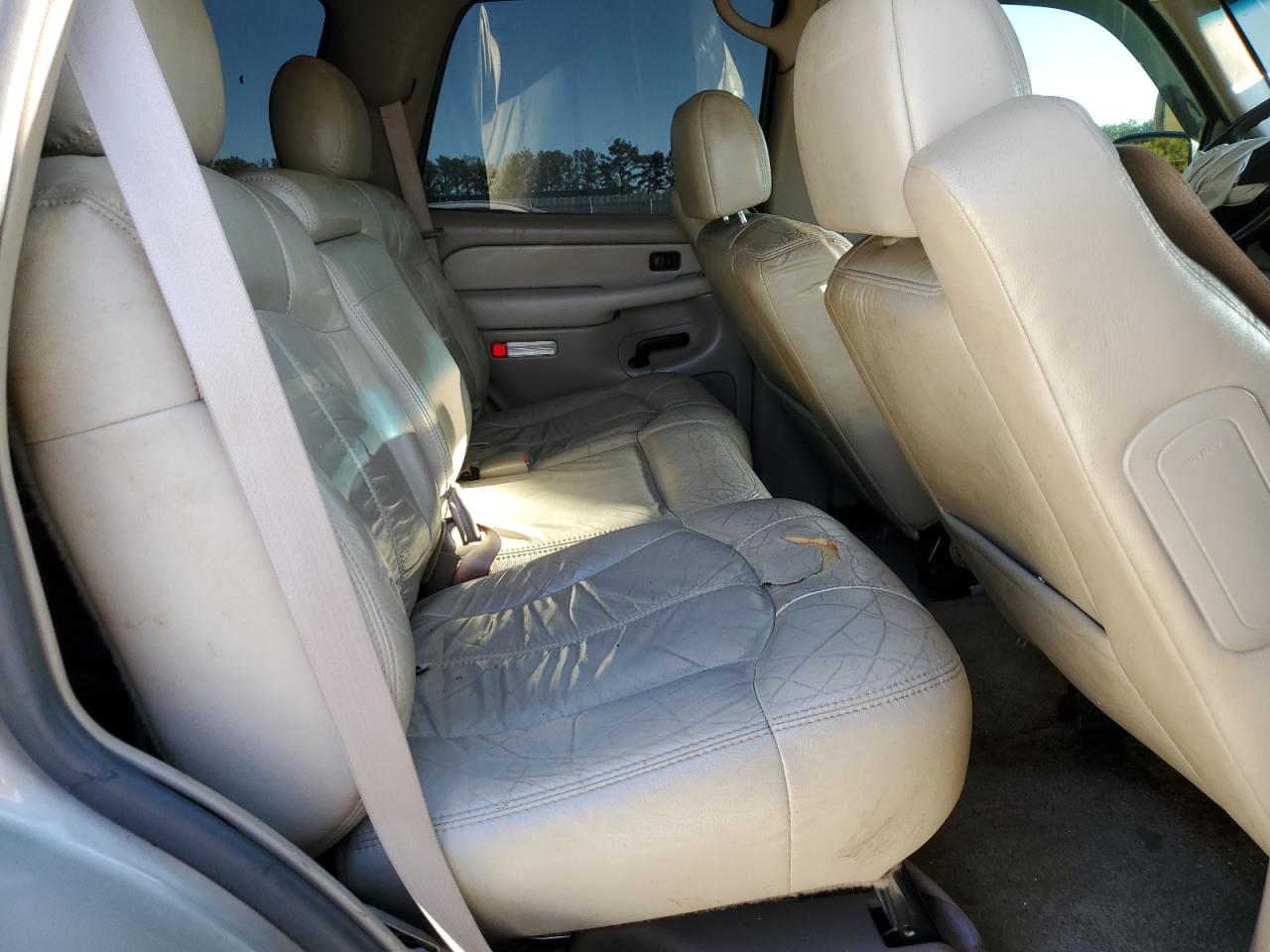 2002 Chevrolet Tahoe - Image 11