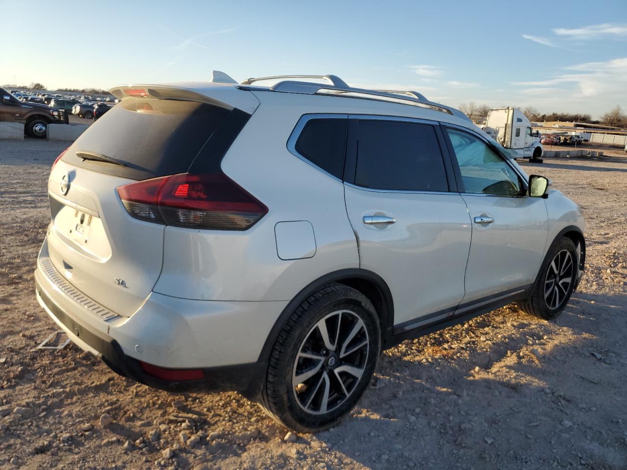 2020 Nissan Rogue - Image 3