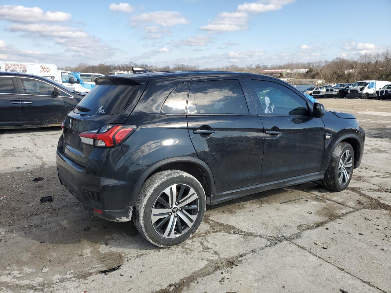 2021 Mitsubishi Outlander - Image 3