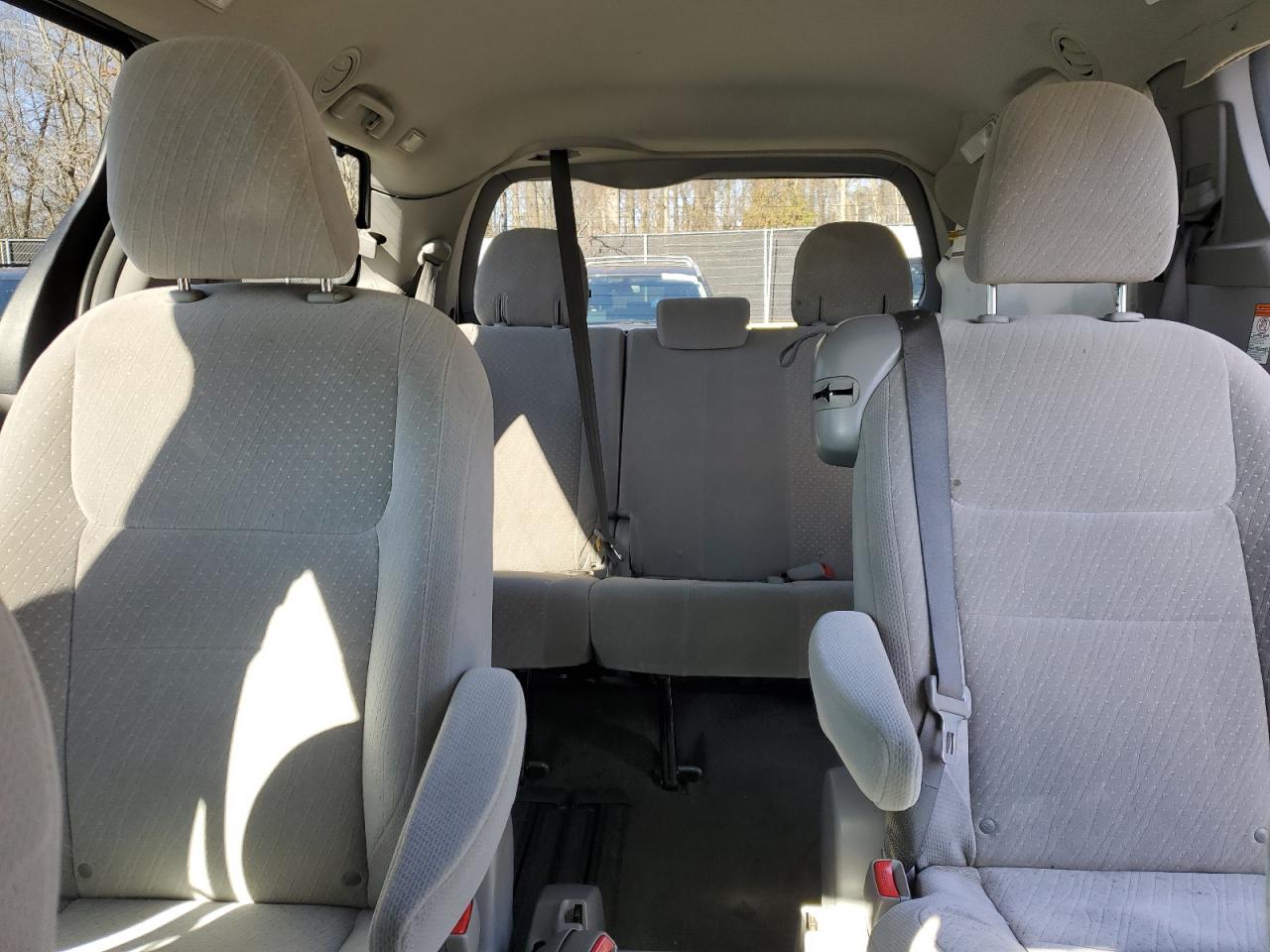 2018 Toyota Sienna - Image 10