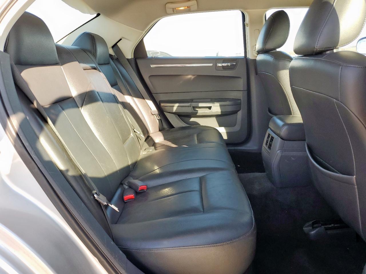 2009 Chrysler 300 - Image 10