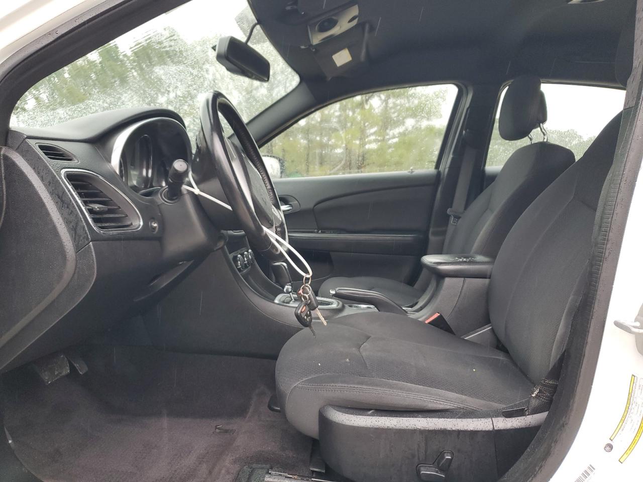 2013 Chrysler 200 - Image 7