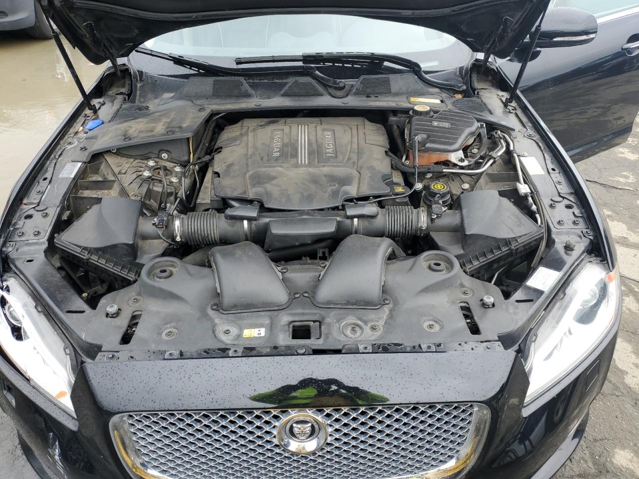 2011 Jaguar XJ - Image 11