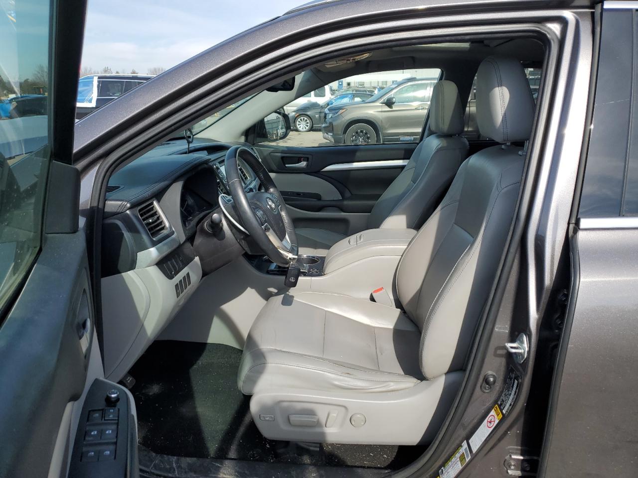 2015 Toyota Highlander - Image 7