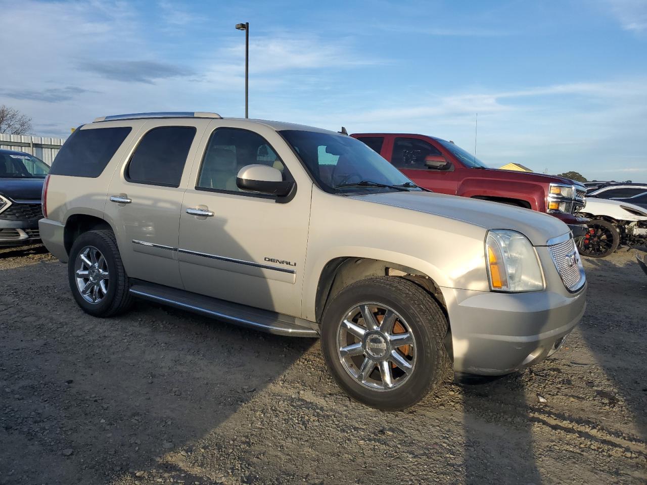 2011 GMC Yukon - Image 4