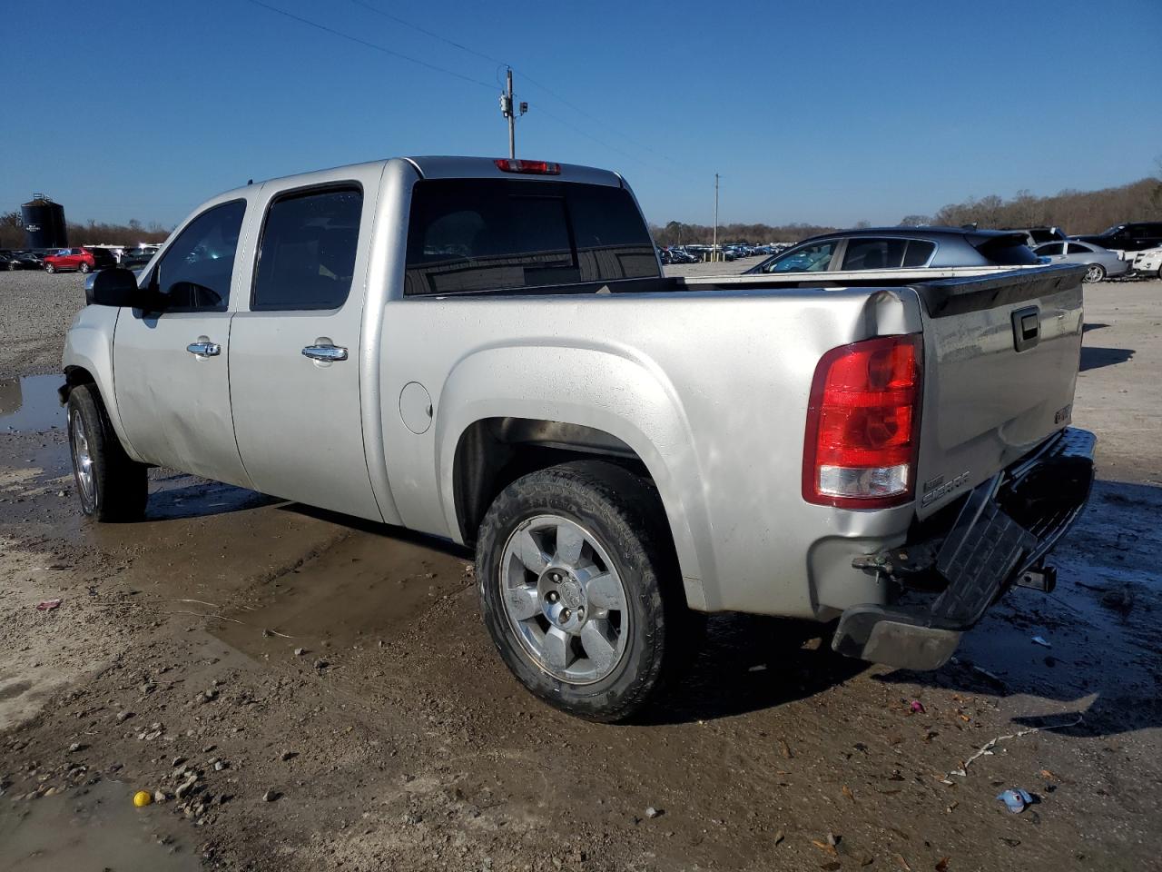 2011 GMC Sierra - Image 2