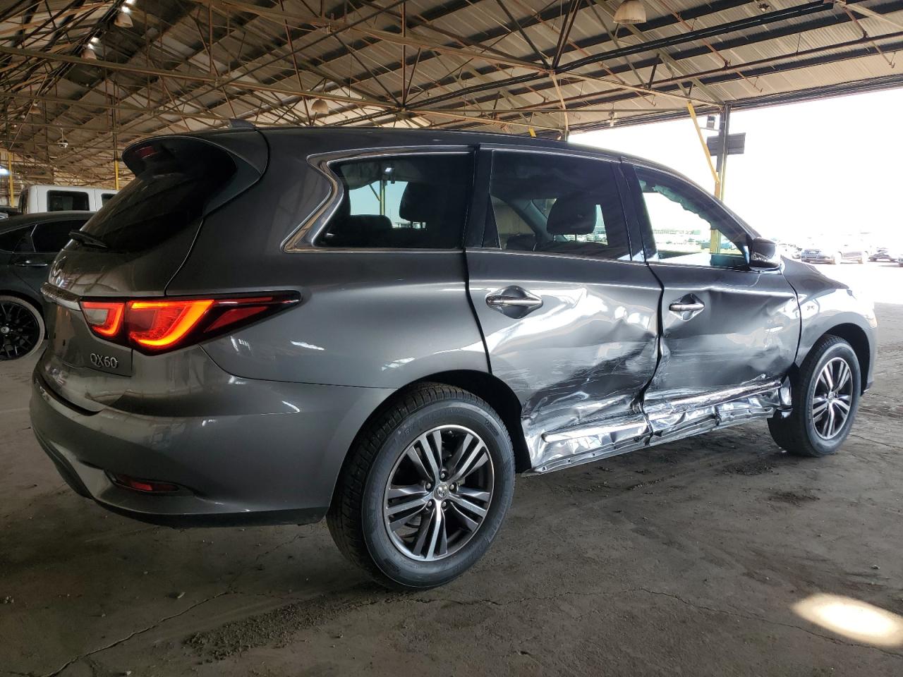 2017 Infiniti QX60 - Image 3