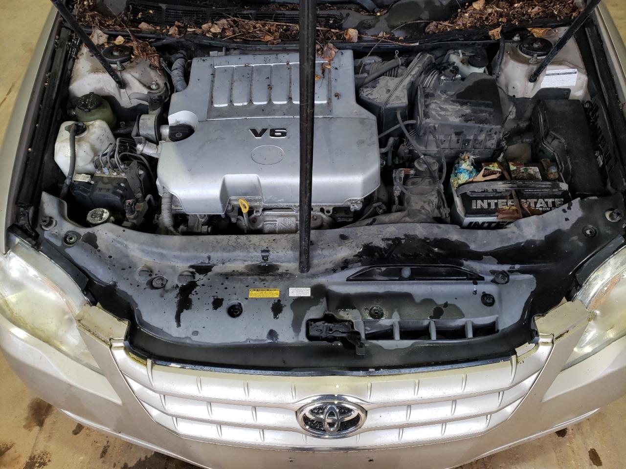 2005 Toyota Avalon - Image 11