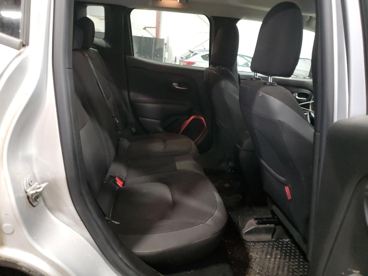 2016 Jeep Renegade - Image 11
