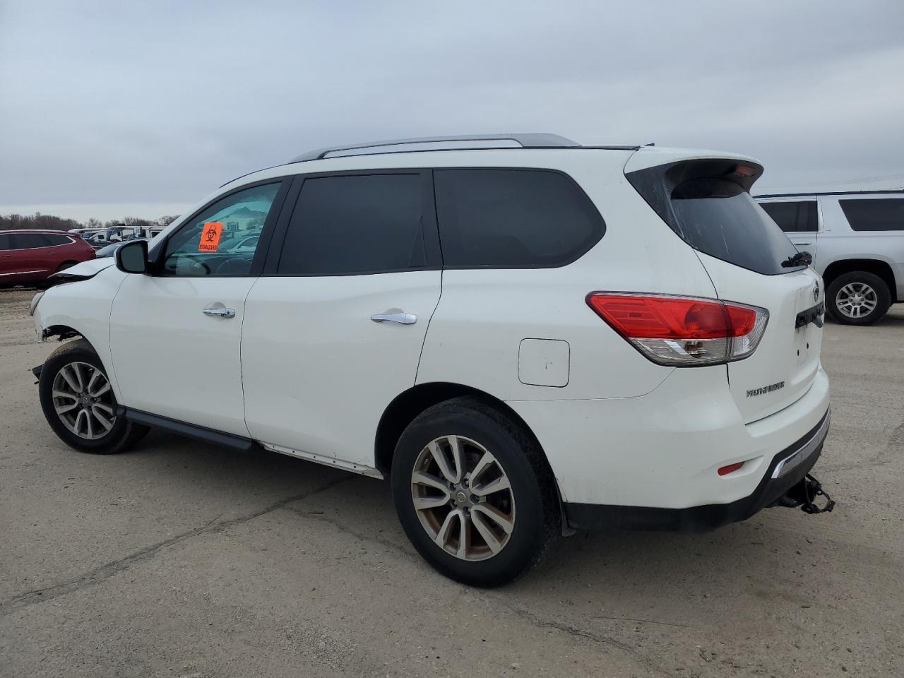 2015 Nissan Pathfinder - Image 2