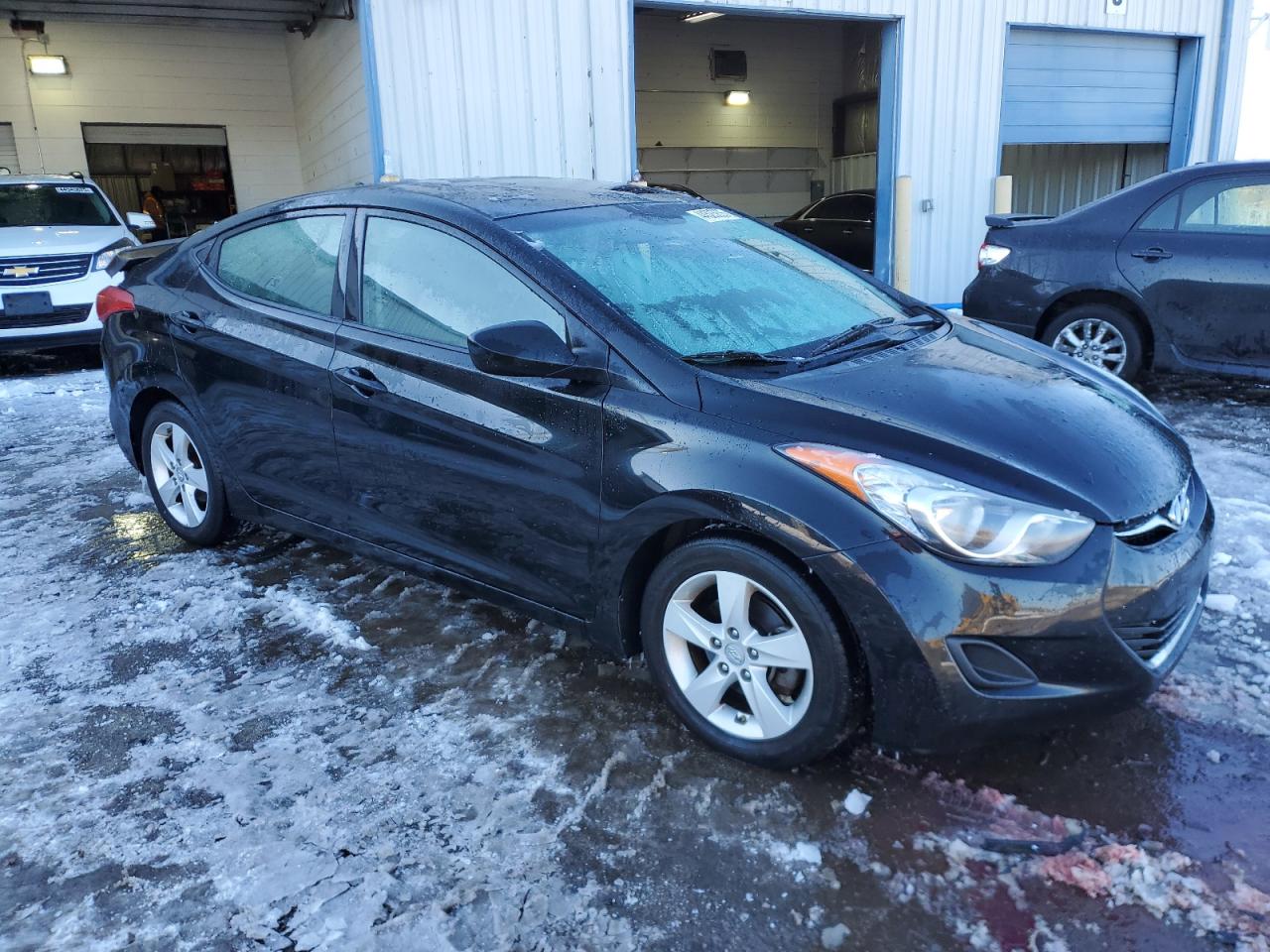 2013 Hyundai Elantra - Image 4