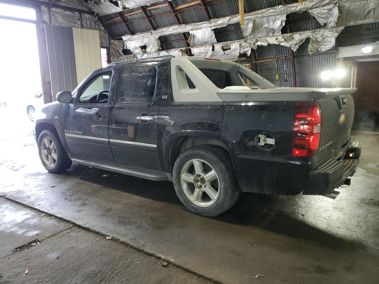 2009 Chevrolet Avalanche - Image 2