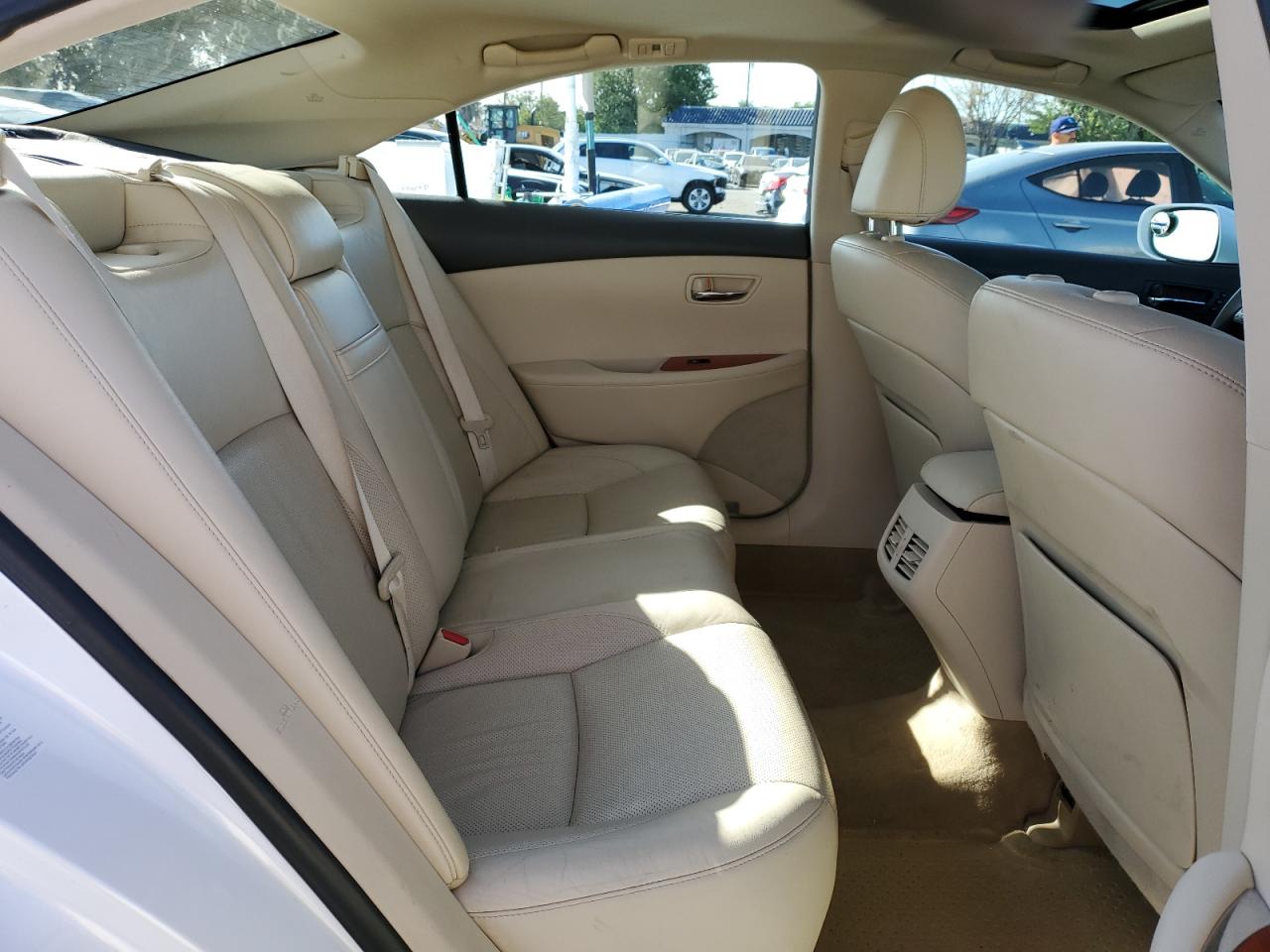 2012 Lexus ES - Image 10