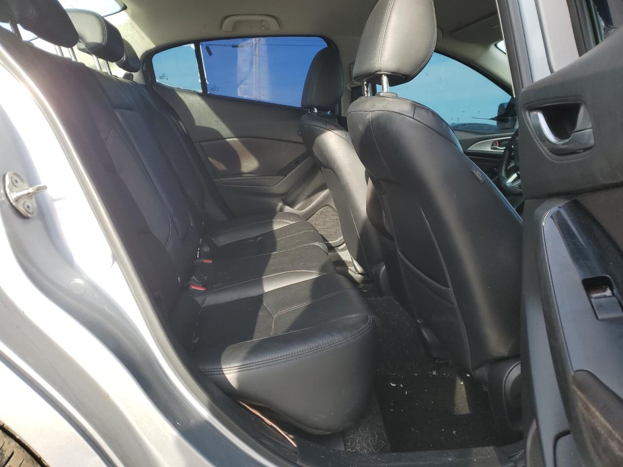 2017 Mazda 3 - Image 10