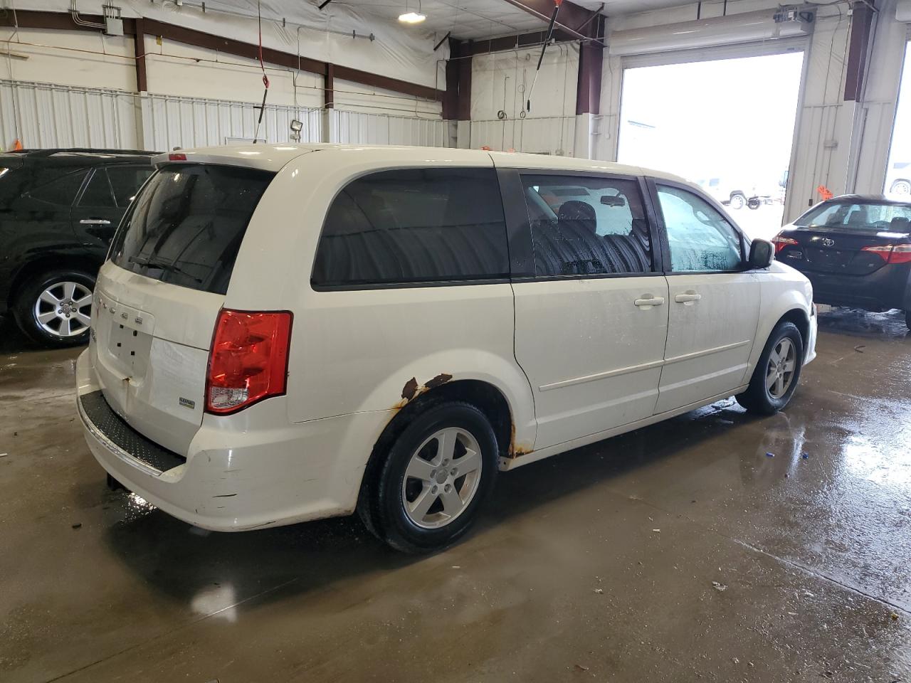 2013 Dodge Caravan - Image 3