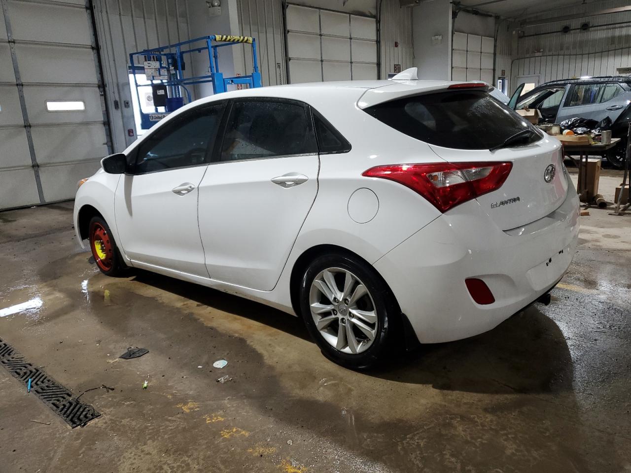2013 Hyundai Elantra - Image 2