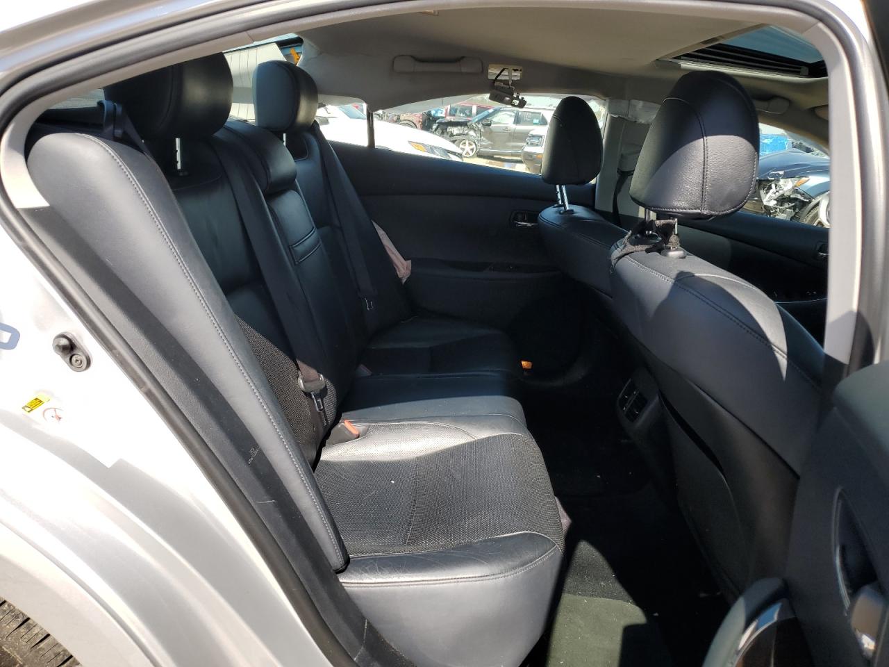 2011 Lexus ES - Image 10