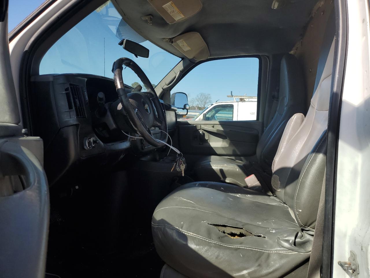 2010 Chevrolet Express - Image 7