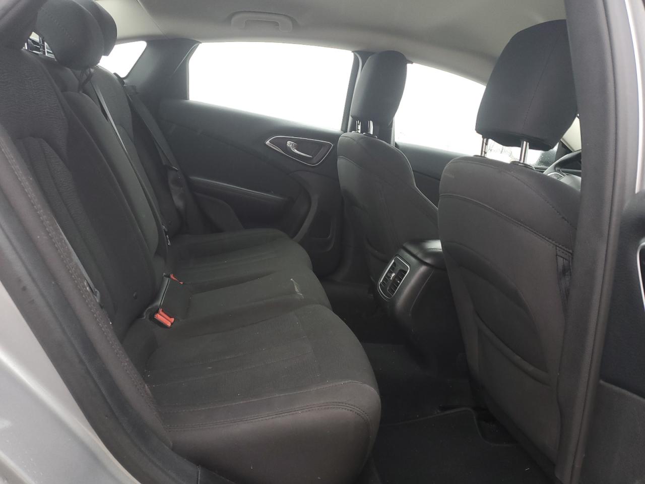 2016 Chrysler 200 - Image 11