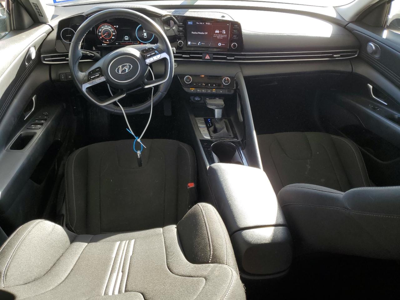 2022 Hyundai Elantra - Image 8