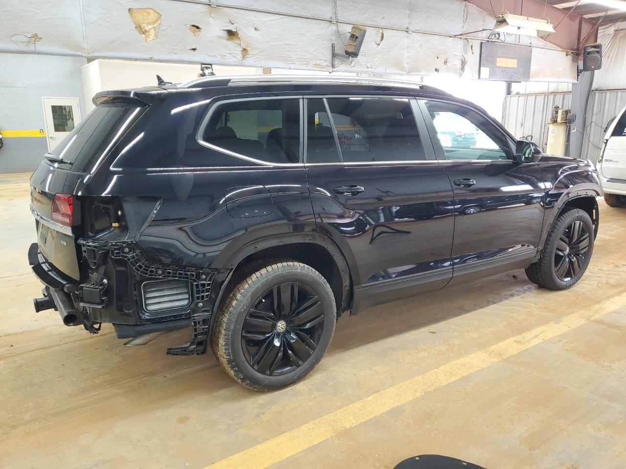 2019 Volkswagen Atlas - Image 3