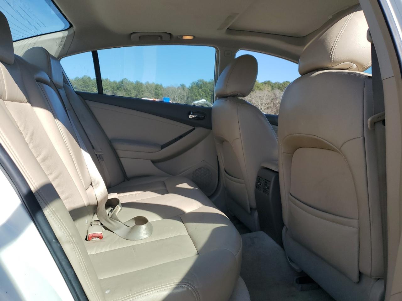 2010 Nissan Altima - Image 10