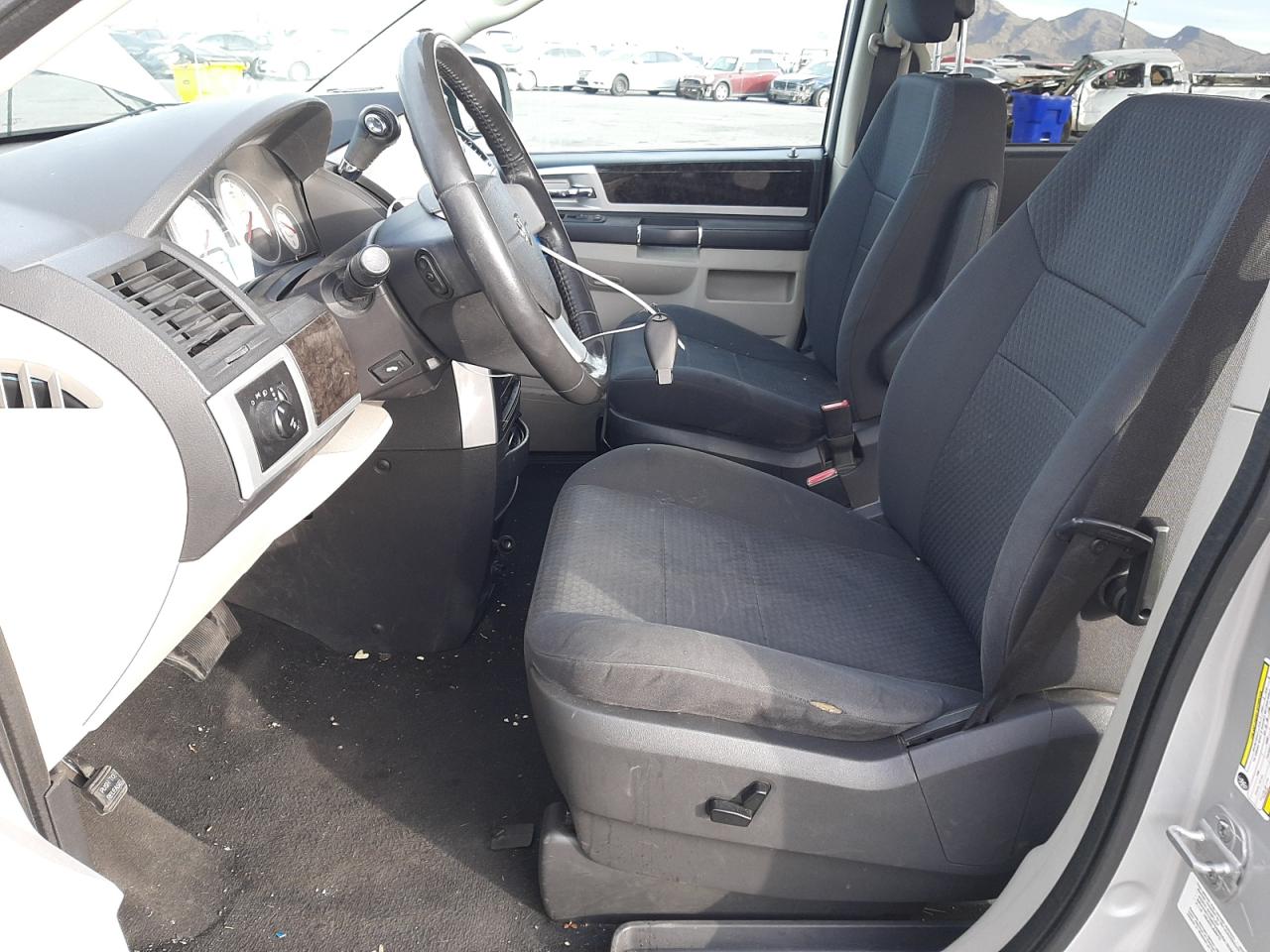 2010 Dodge Caravan - Image 7