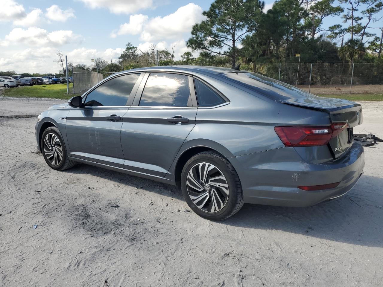 2020 Volkswagen Jetta - Image 2