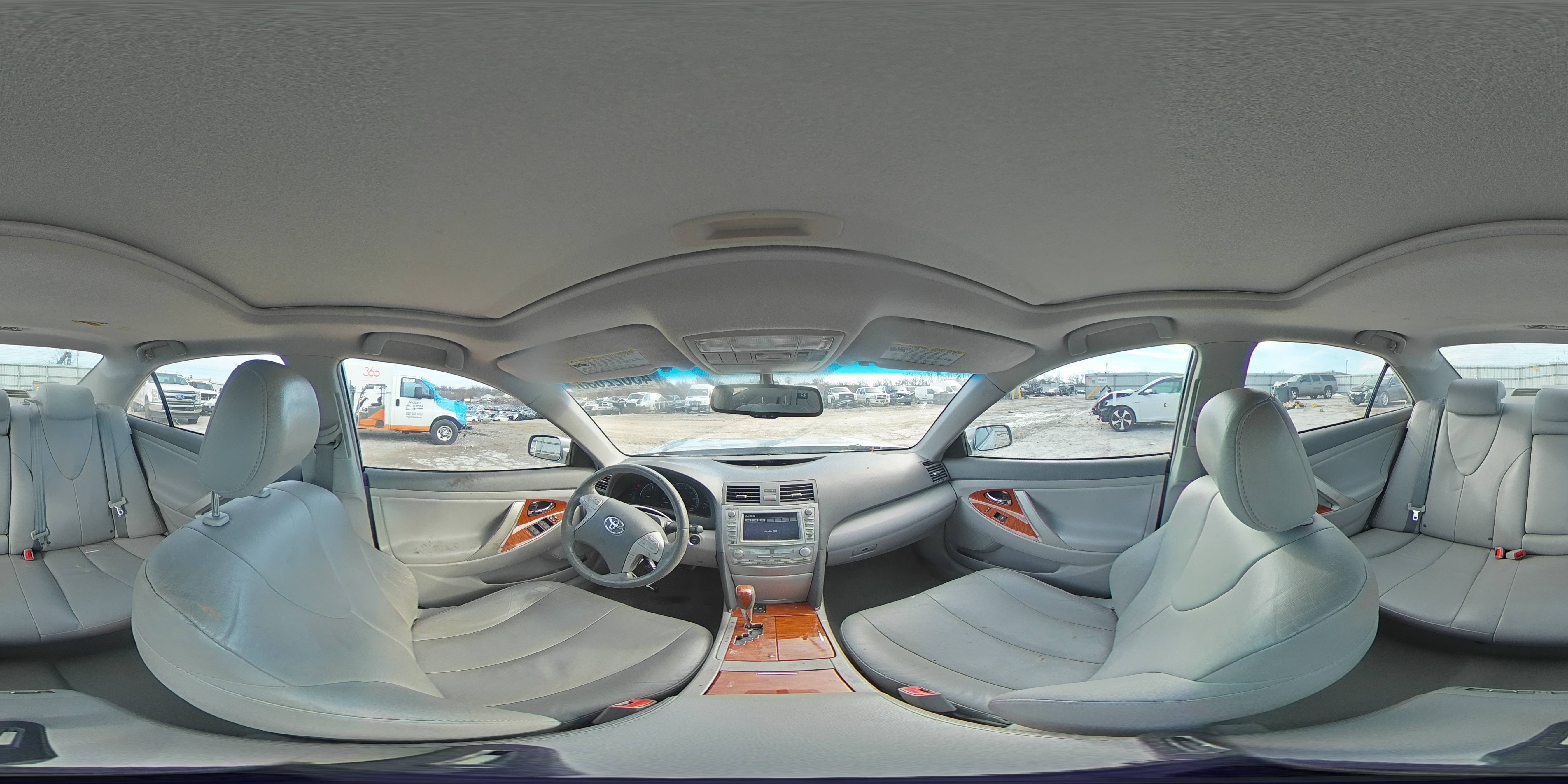 2011 Toyota Camry - Image 13