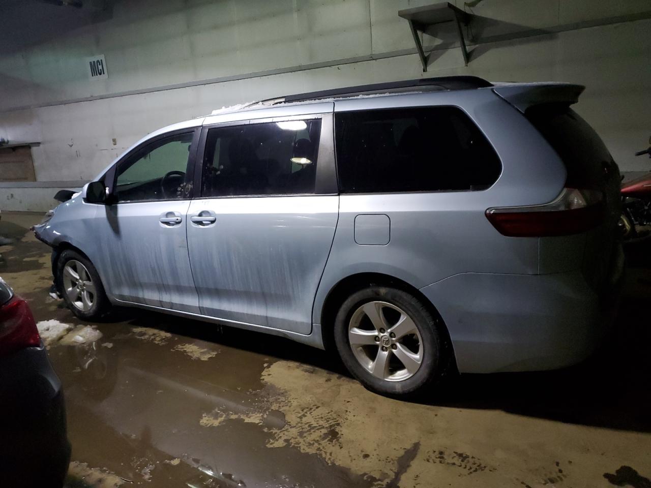 2015 Toyota Sienna - Image 2