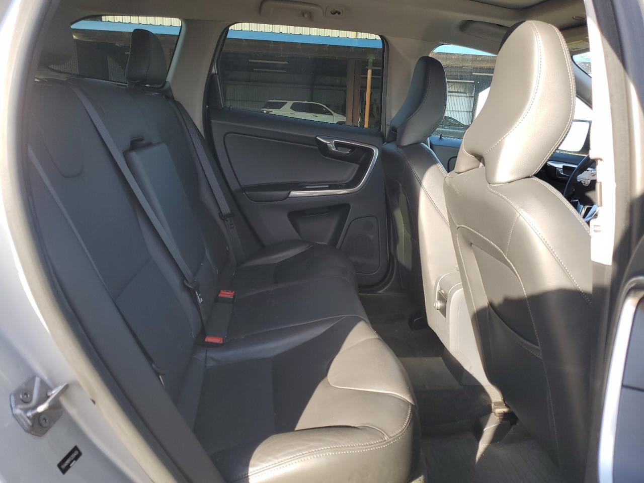 2016 Volvo XC60 - Image 12