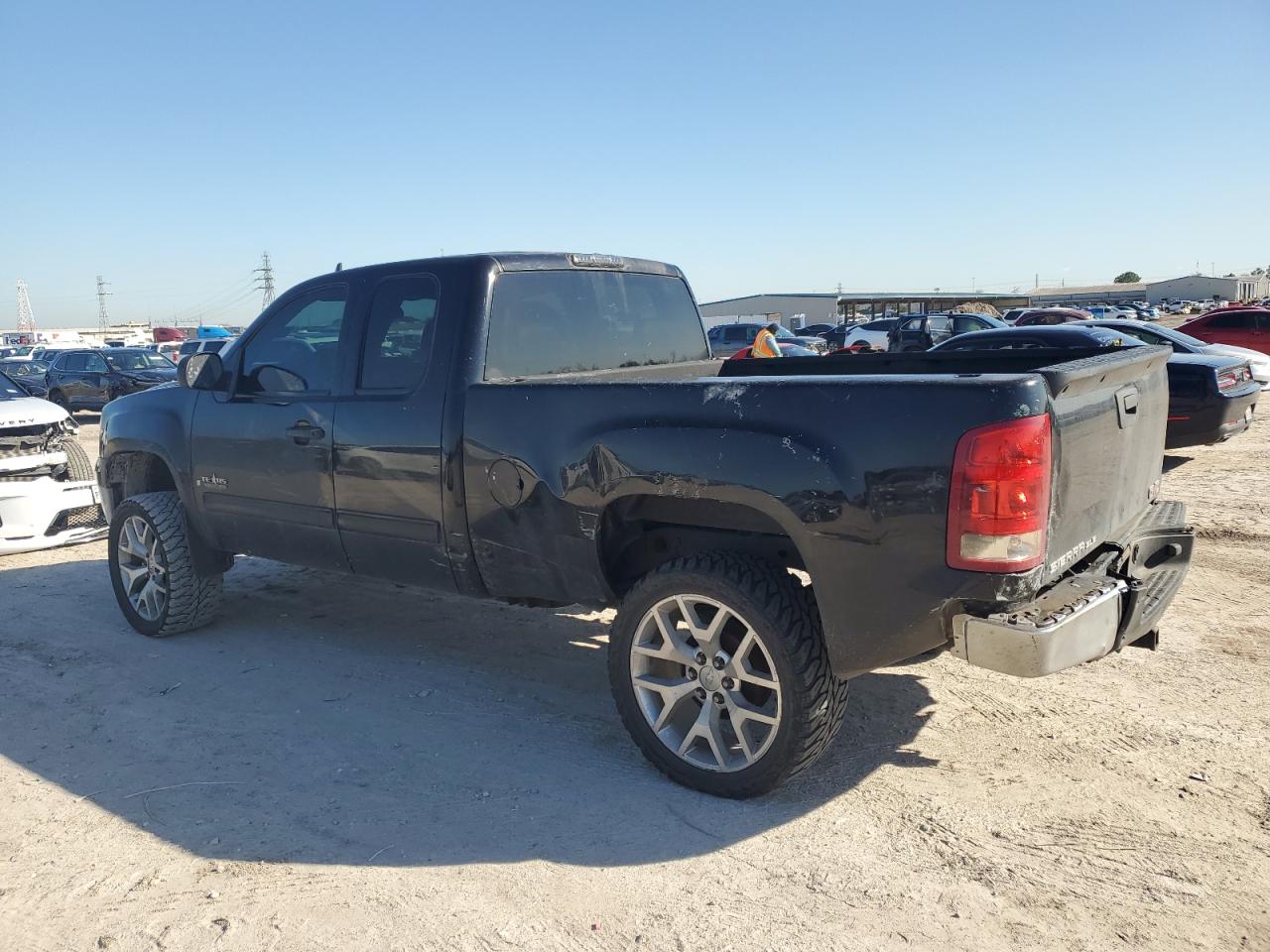2007 GMC Sierra - Image 2