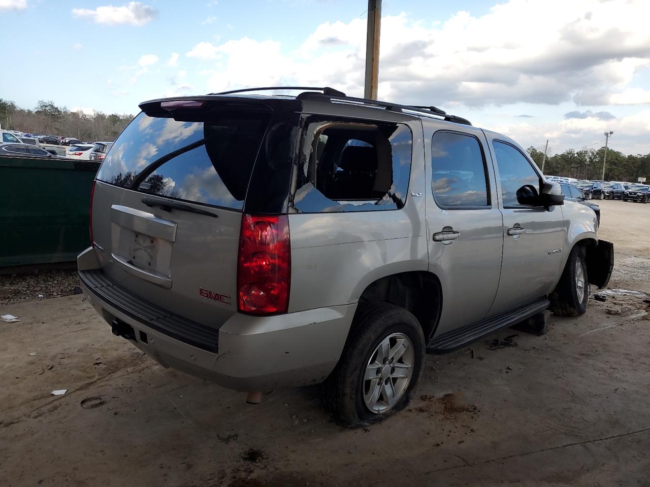 2007 GMC Yukon - Image 3