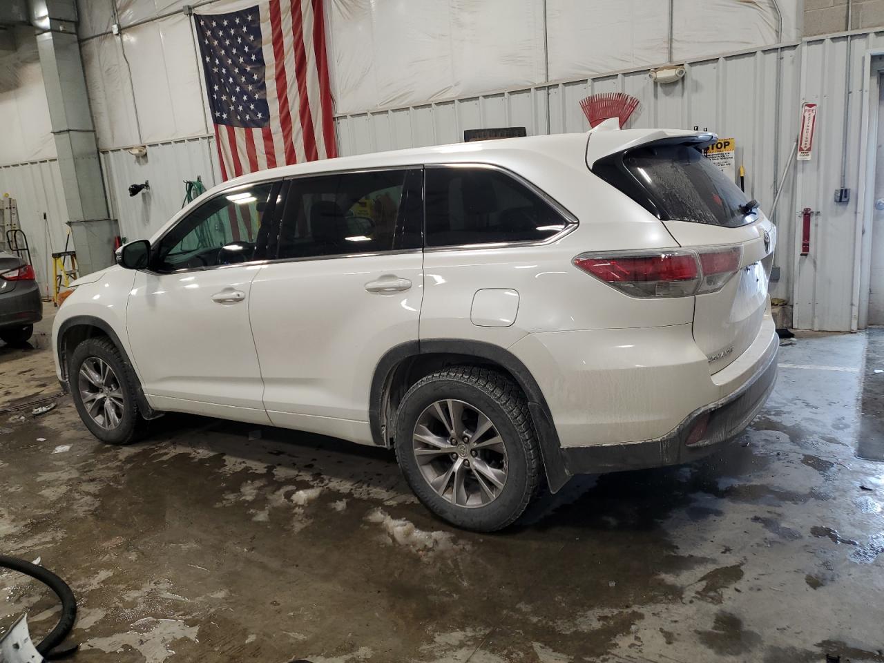 2015 Toyota Highlander - Image 2