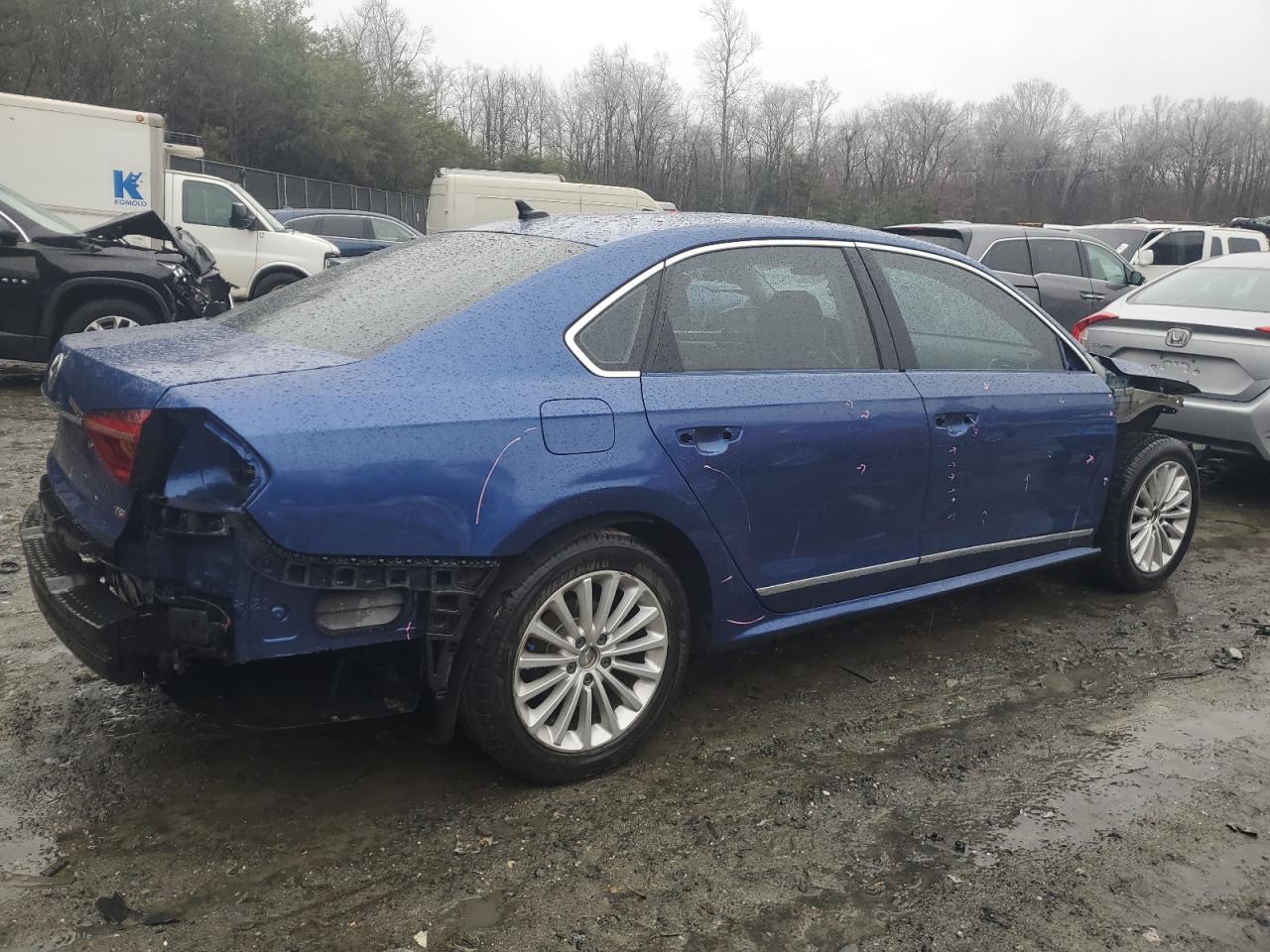2017 Volkswagen Passat - Image 3