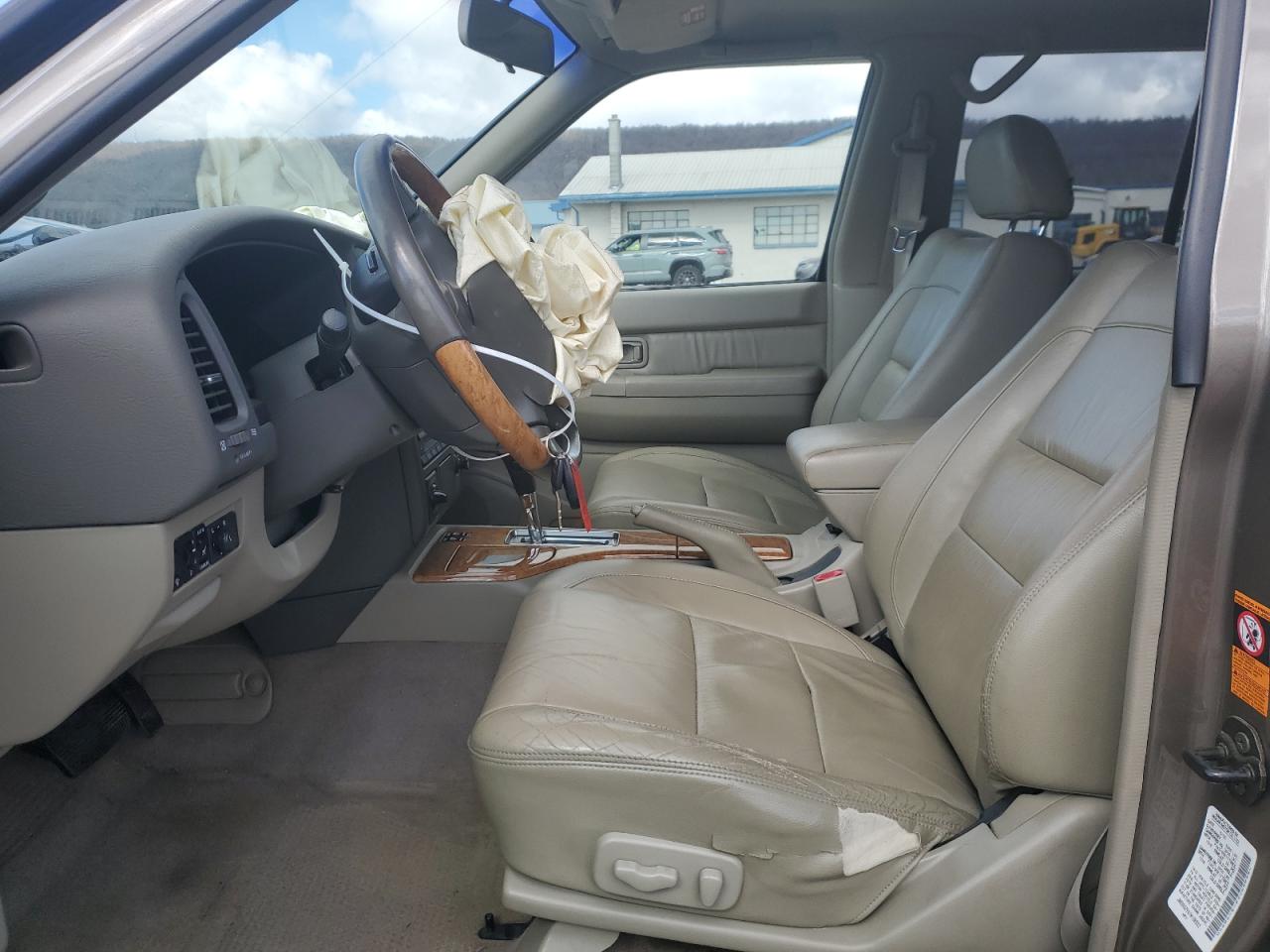 2001 Infiniti QX4 - Image 7