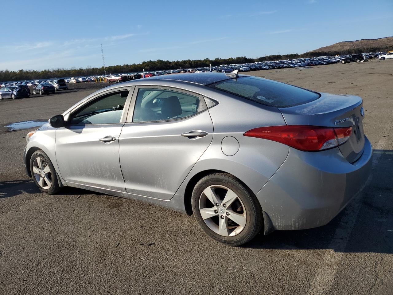 2013 Hyundai Elantra - Image 2
