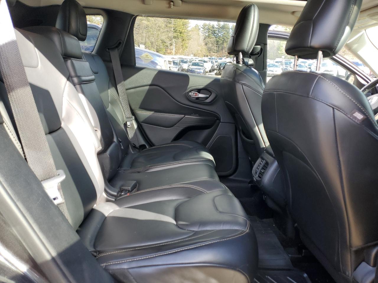 2016 Jeep Grand Cherokee - Image 12