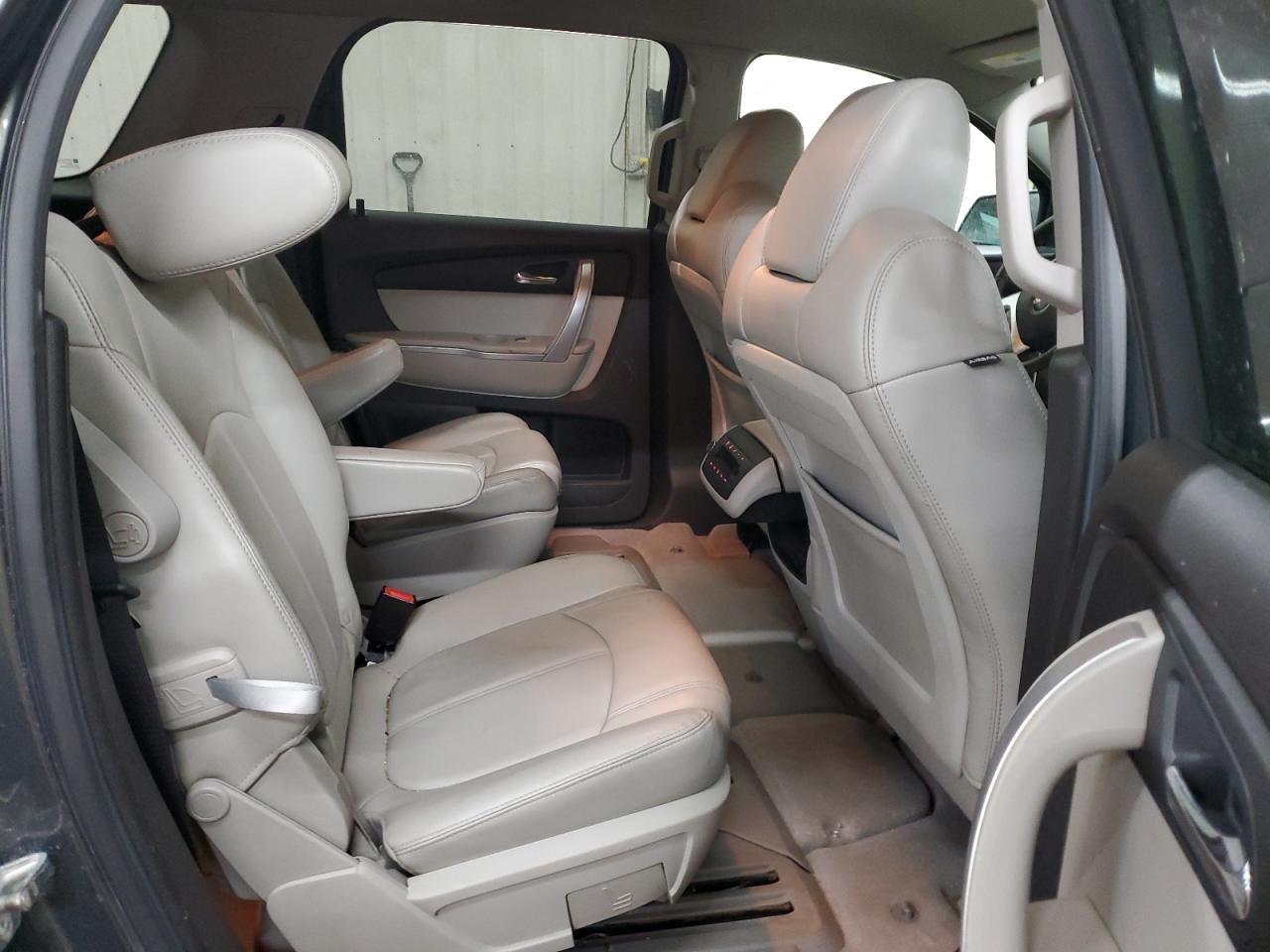 2011 GMC Acadia - Image 11