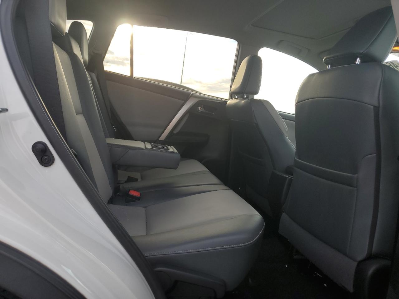 2015 Toyota RAV 4 - Image 11