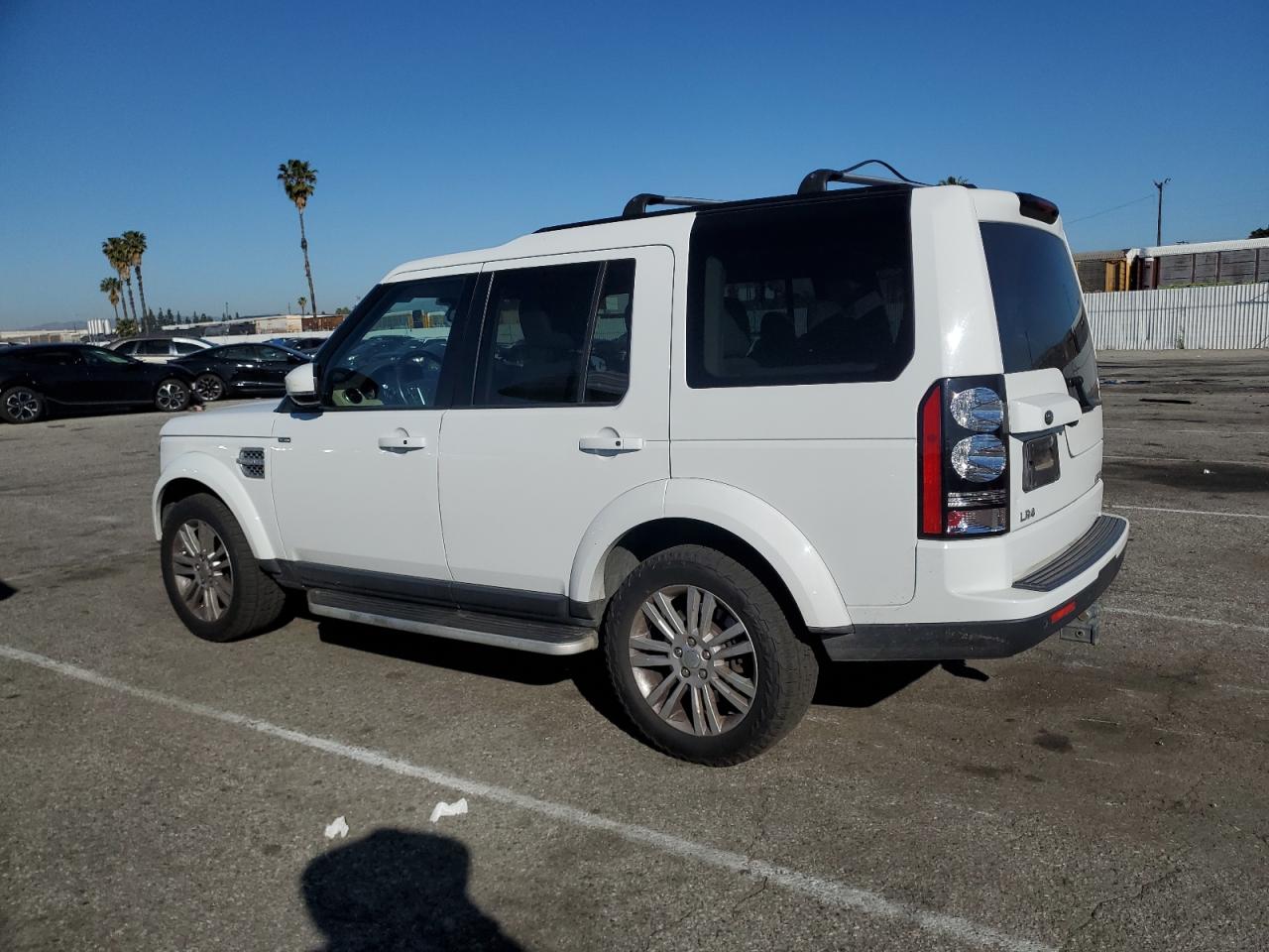 2016 Land Rover LR4 - Image 2