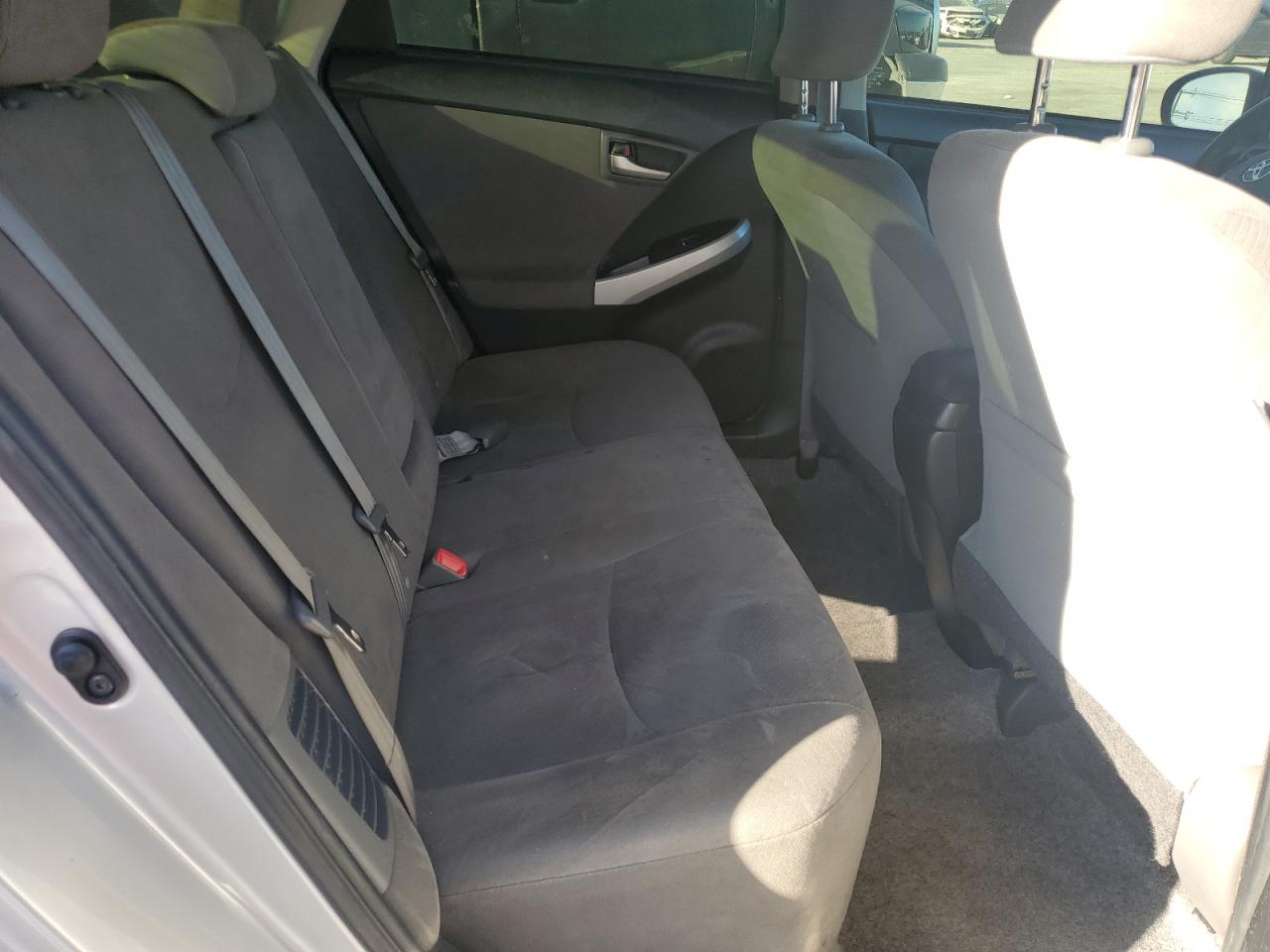 2015 Toyota Prius - Image 10