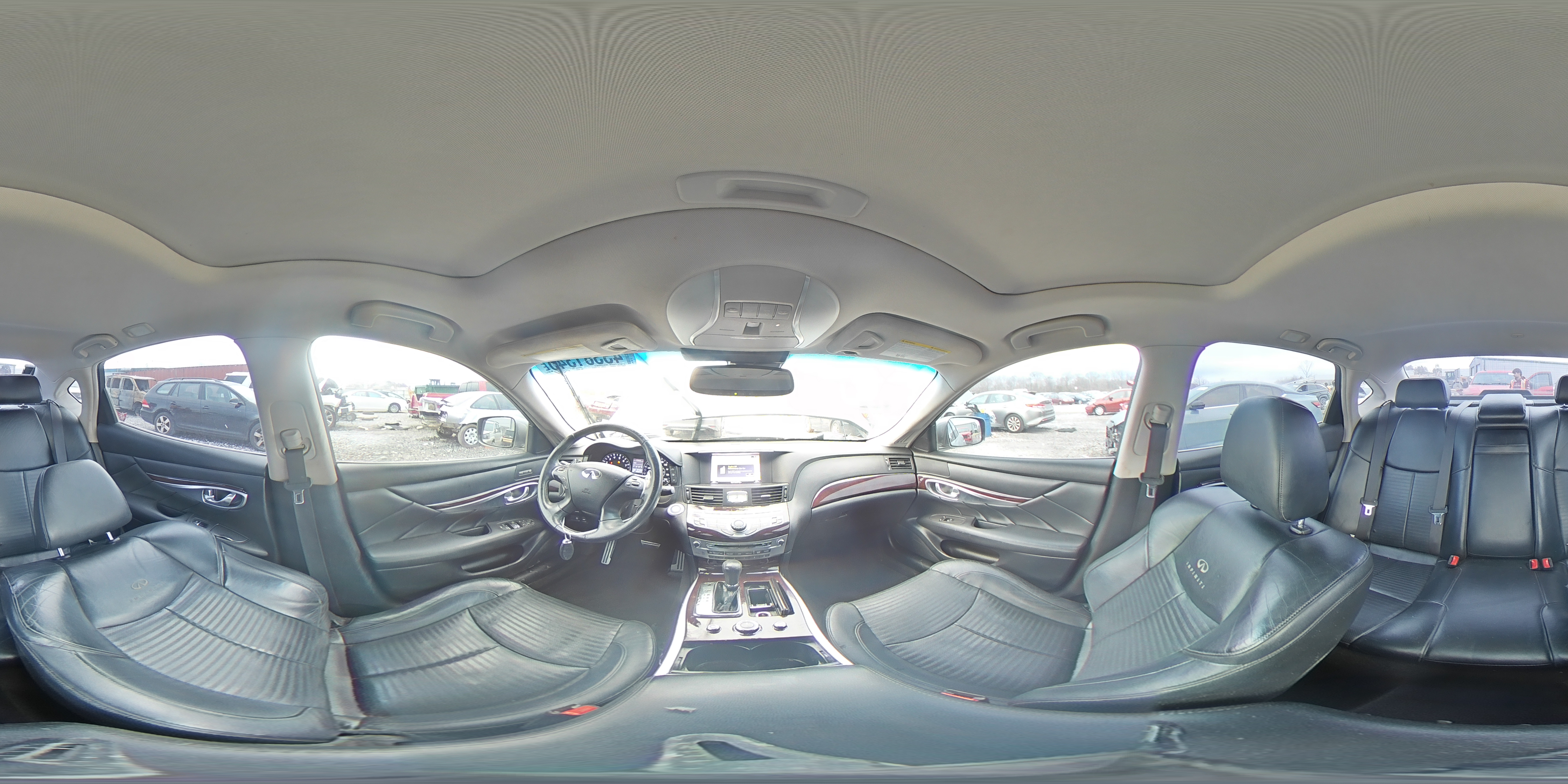 2012 Infiniti M - Image 14