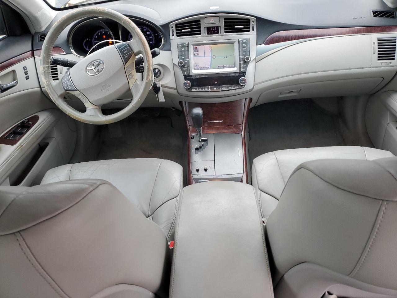 2011 Toyota Avalon - Image 8